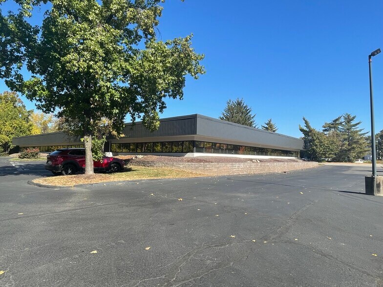 More Photos Of 301 Sovereign Ct, Manchester Medical For Lease