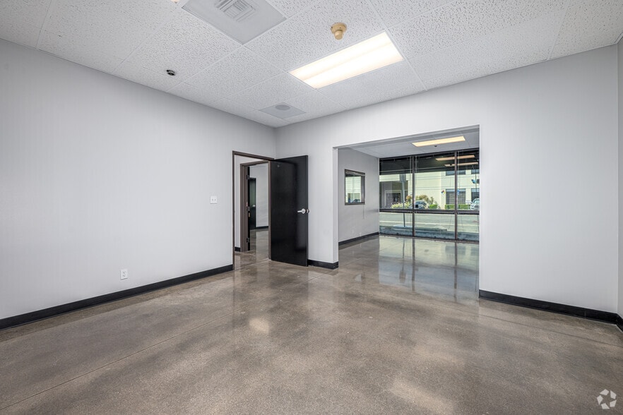 More Photos Of 7617-7621 Somerset Blvd, Paramount Unknown For Lease