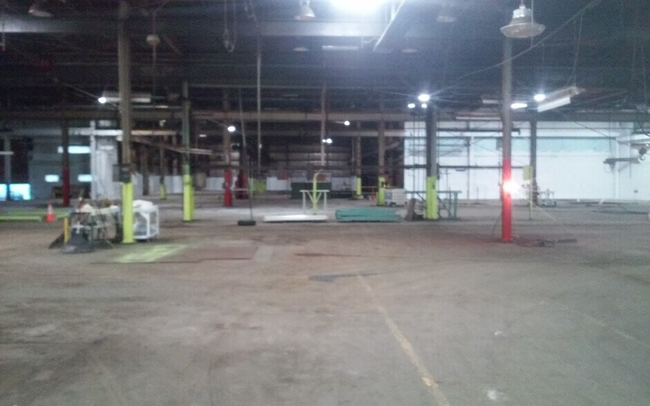 More Photos Of 315 W Mill St, Beaver Dam Manufacturing For Lease