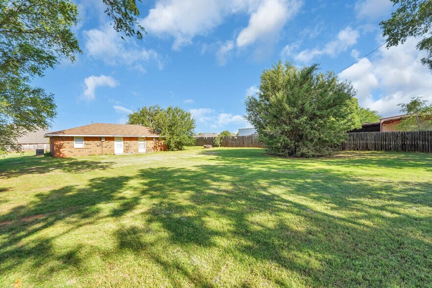 More Photos Of 418 N Electra St, Sayre Apartments For Sale