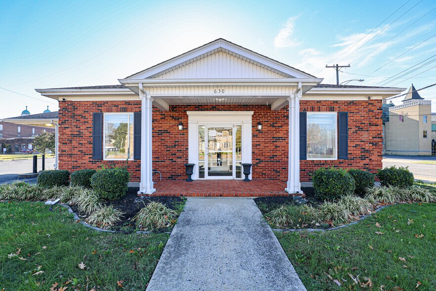 Primary Photo Of 630 Jefferson St, Paducah Office For Sale
