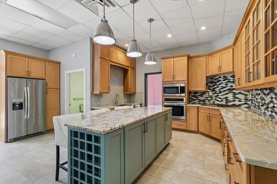 More Photos Of 2801-2805 Dr Martin Luther King Jr St N, Saint Petersburg Storefront Retail Office For Lease