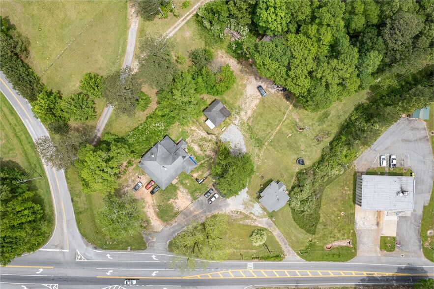 More Photos Of 11 Old Carrollton Rd, Newnan Apartments For Sale