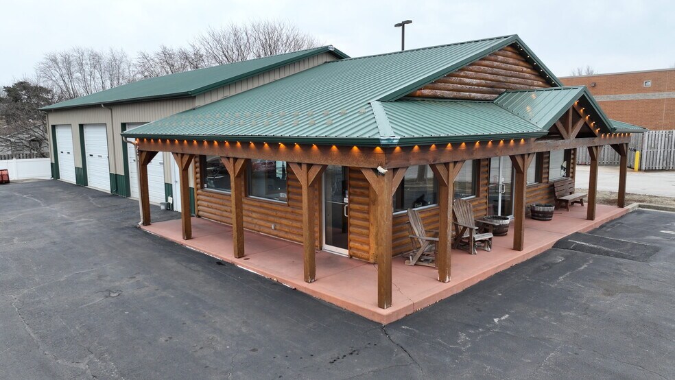 More Photos Of 115 N 6th St, Monticello General Retail For Lease