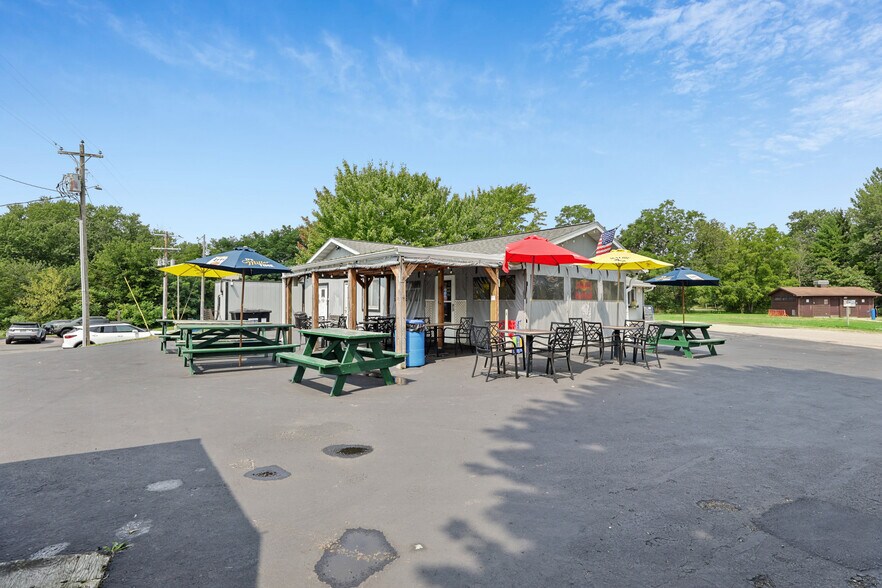 More Photos Of 309 Trail St, La Valle Restaurant For Sale