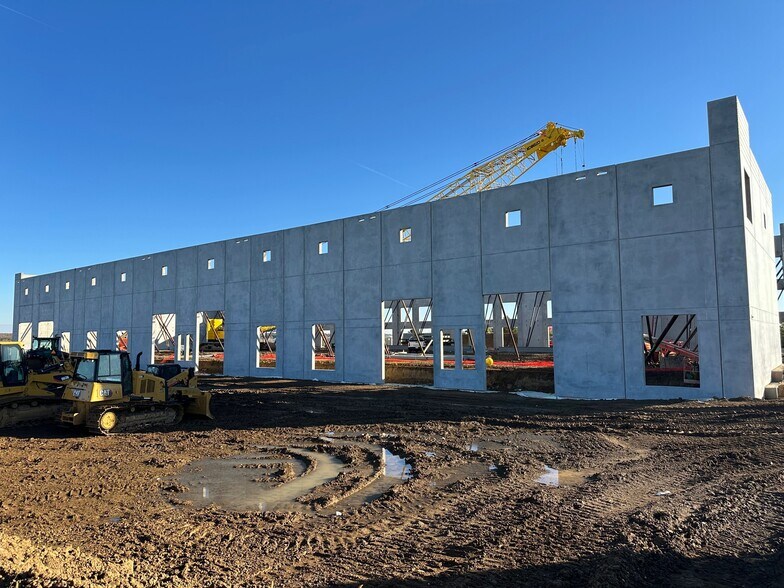 More Photos Of 6001 Thornton Ave, Des Moines Industrial For Sale