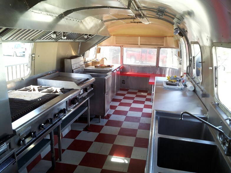 More Photos Of 622 6th St N, Texas City Bar For Lease