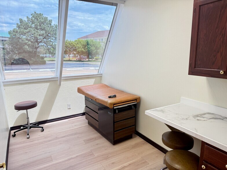 More Photos Of 5611 Mosteller Dr, Oklahoma City Medical For Lease