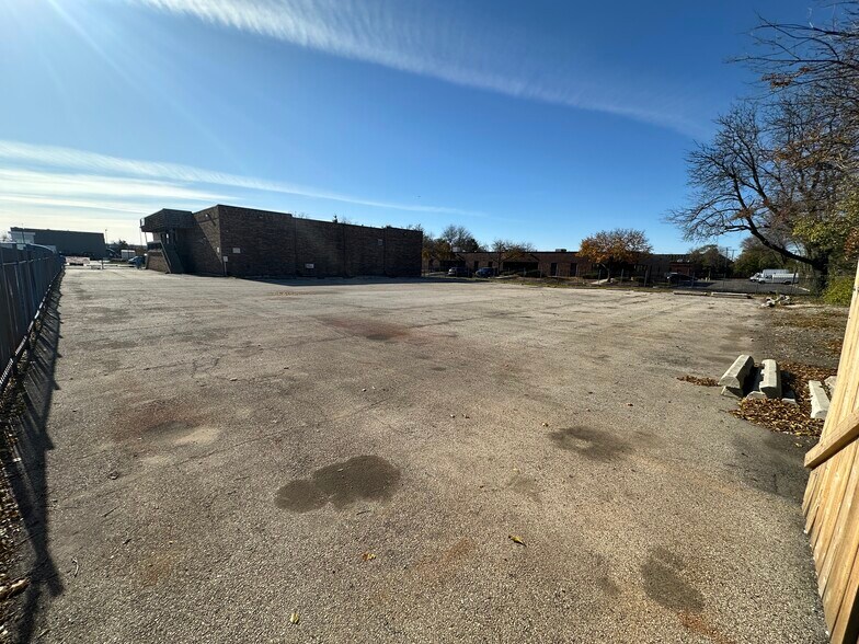 More Photos Of 1220 Mark St, Bensenville Warehouse For Lease