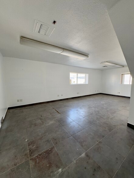 More Photos Of 9819 Glenoaks Blvd, Sun Valley Manufacturing For Sale