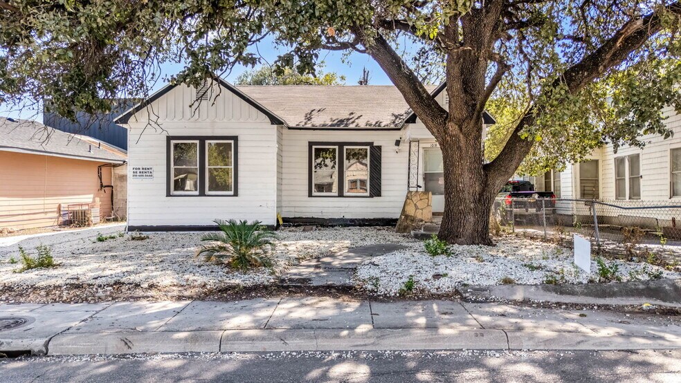 More Photos Of 1018 W Hildebrand Ave, San Antonio Storefront Retail Office For Lease
