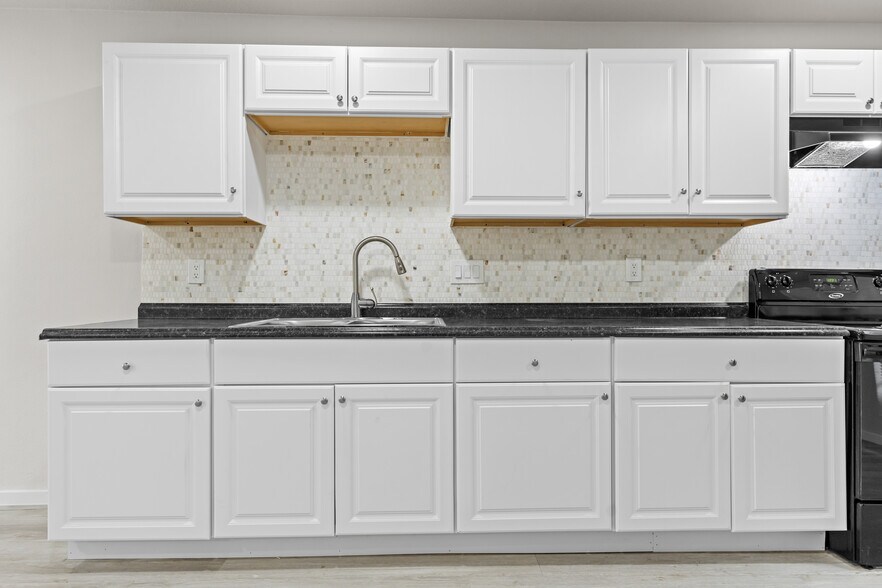 More Photos Of 8330 Carvel Ln, Houston Apartments For Sale