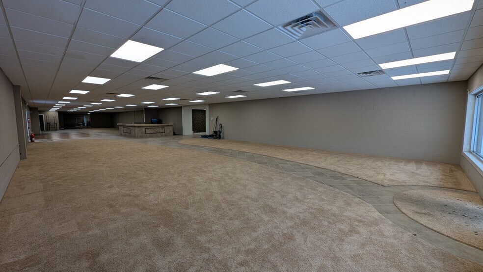 More Photos Of 211 N Dixie Way, South Bend Freestanding For Lease