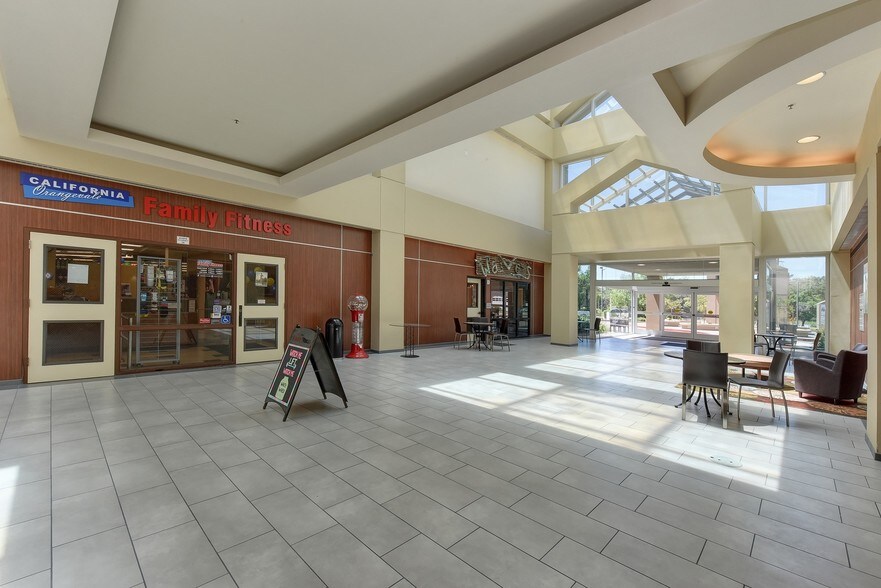 More Photos Of 8680 Greenback Ln, Orangevale Office For Lease