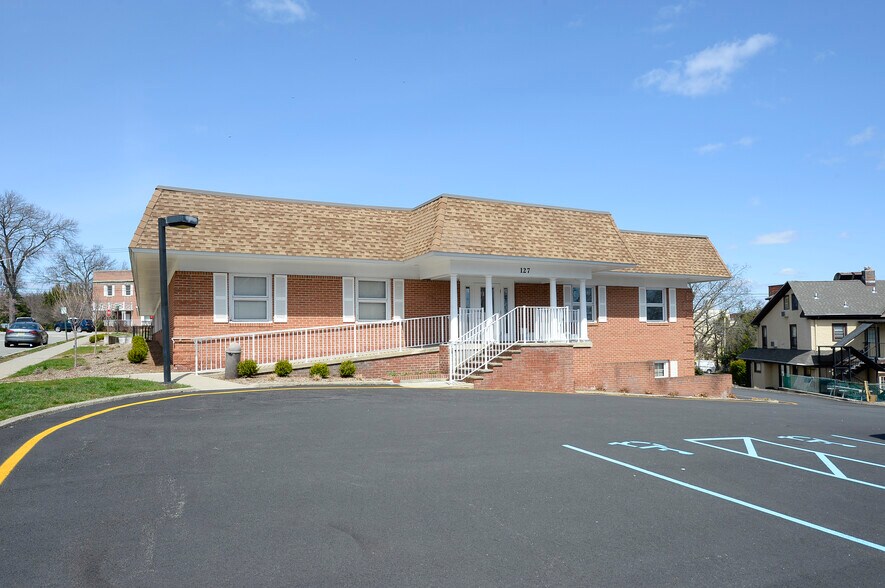 More Photos Of 127 Union Ave, Ridgewood Medical For Lease