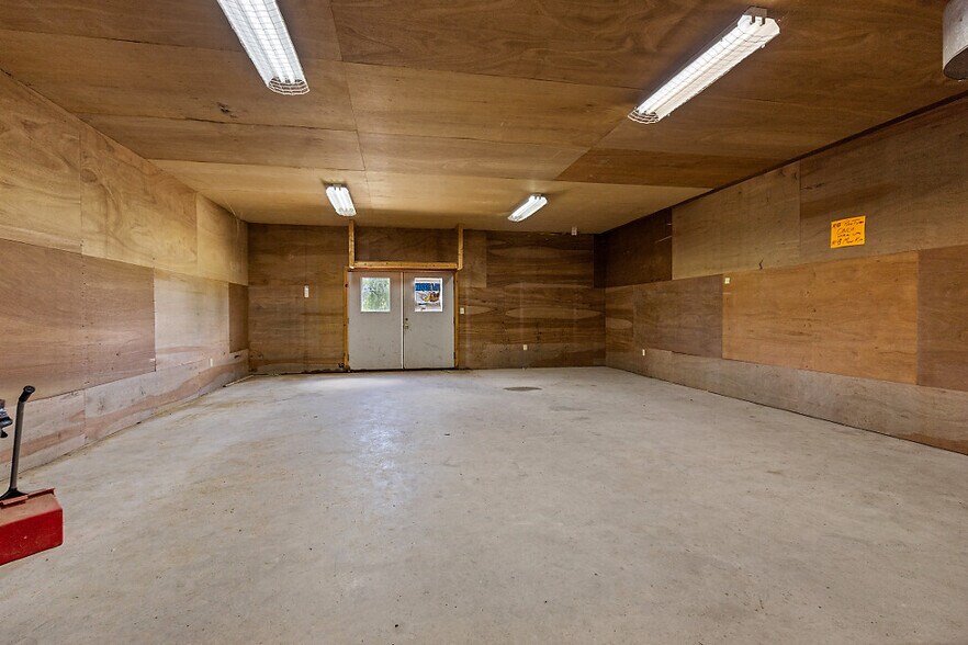 More Photos Of 53 Neck Rd, Benton General Retail For Sale