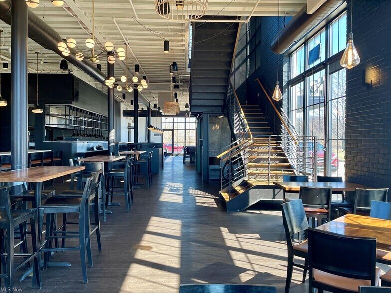 More Photos Of 3941 Erie St, Willoughby Restaurant For Lease