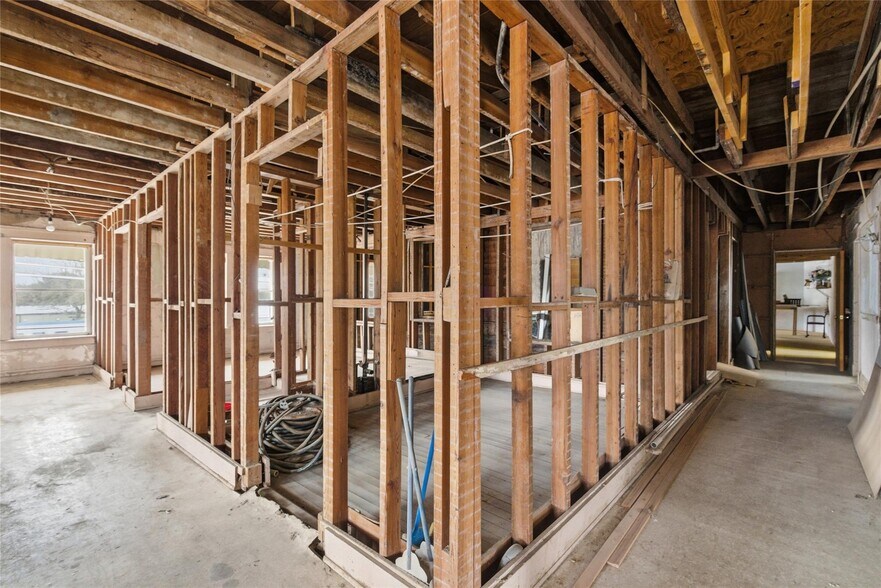 More Photos Of 226 E Blackjack St, Dublin Storefront Retail Residential For Sale