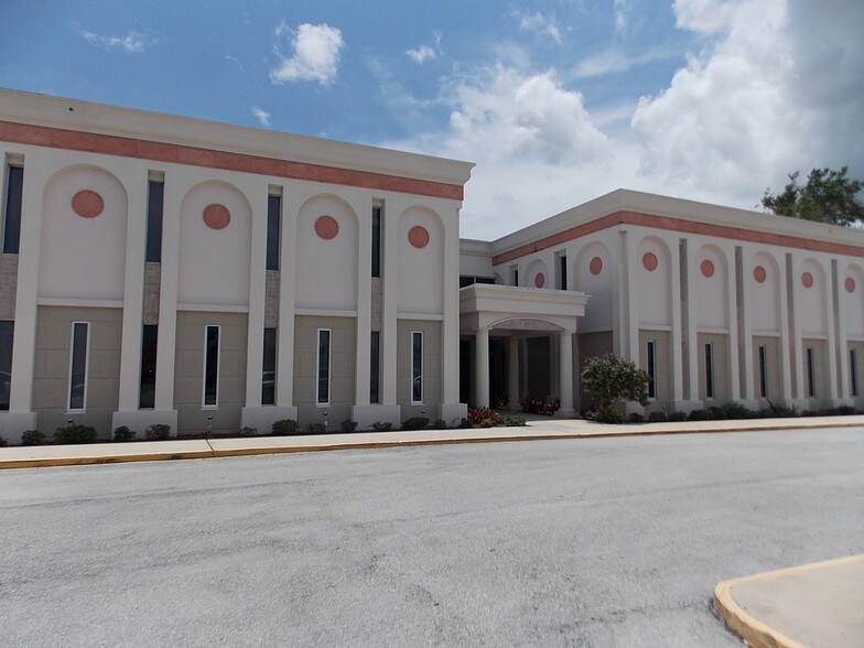 More Photos Of 65 E Nasa Blvd, Melbourne Office For Lease