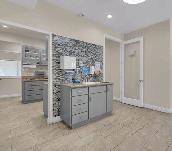 More Photos Of 1665 W Shaw Ave, Fresno Office For Sale