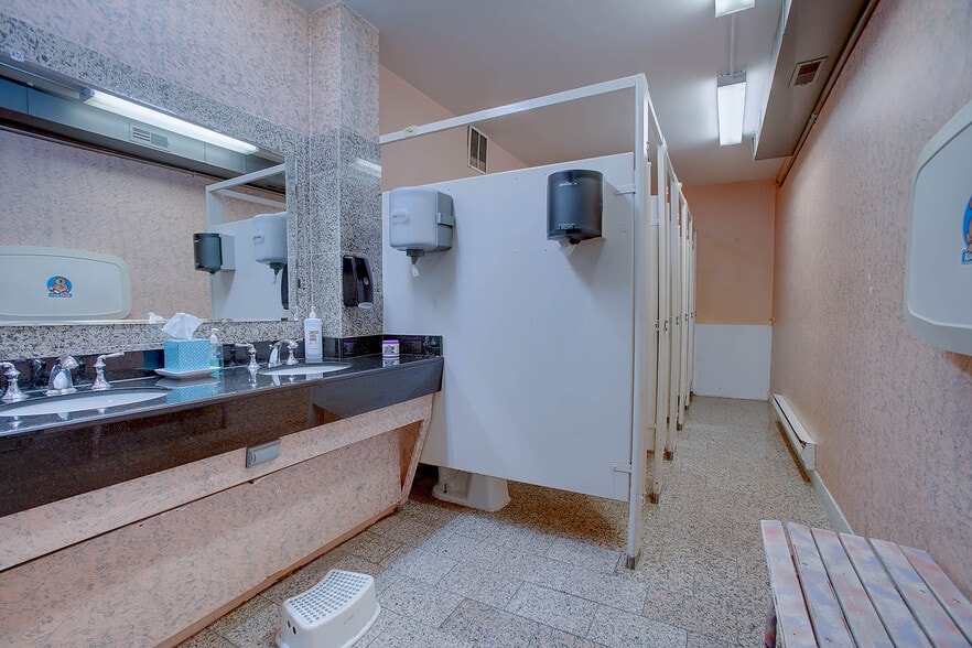 More Photos Of 1321-1323 S Austin Blvd, Cicero Religious Facility For Sale
