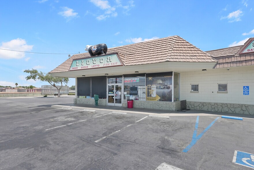 More Photos Of 44 N 19 1/2 Ave, Lemoore Restaurant For Sale