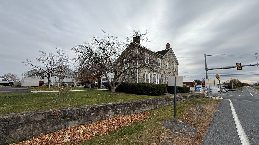 More Photos Of 797 Main St, Tatamy Office Residential For Lease