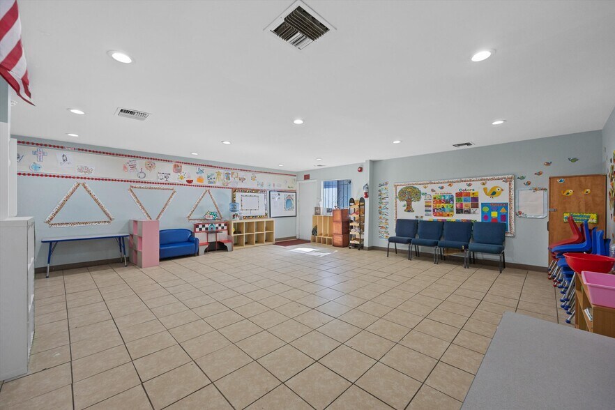 More Photos Of 1307 Columbus St, Bakersfield Specialty For Sale