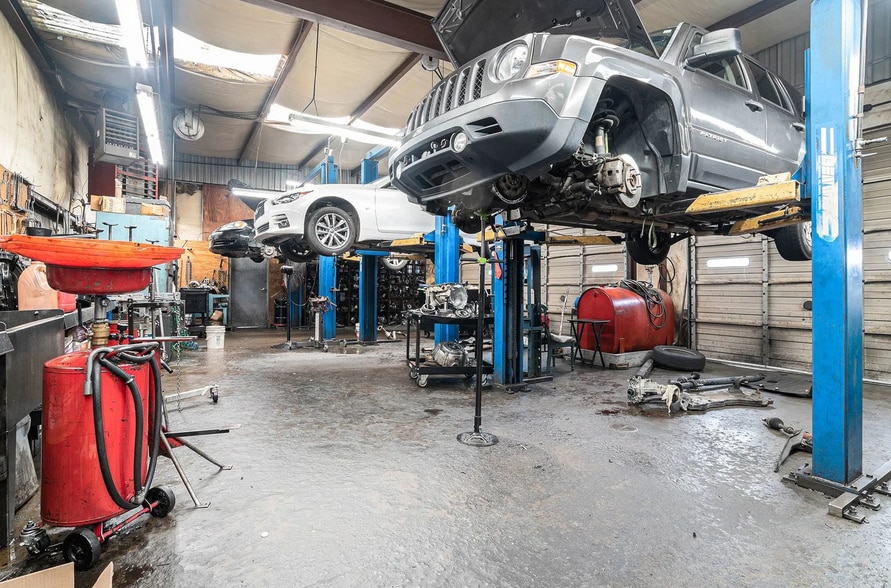 More Photos Of 5965 Memorial Dr, Stone Mountain Auto Repair For Sale