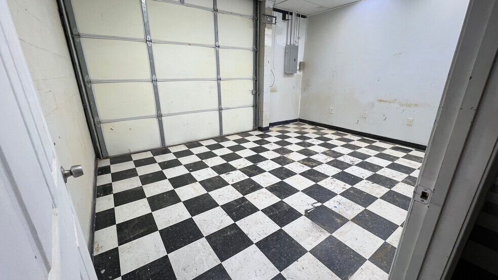 More Photos Of 894 E Little Creek Rd, Norfolk Auto Repair For Lease