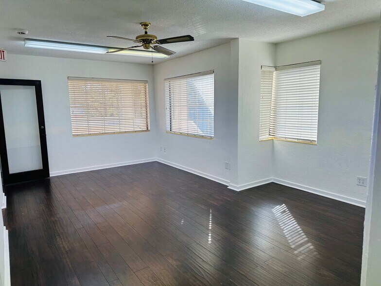 More Photos Of 605 Delaney Ave, Orlando Office For Lease