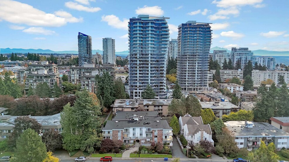 More Photos Of 1520 Blackwood St, White Rock Apartments For Sale