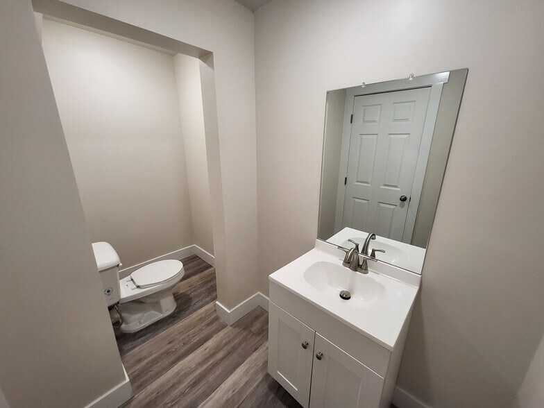 More Photos Of 184 W Pine St, Shelley Office Residential For Sale