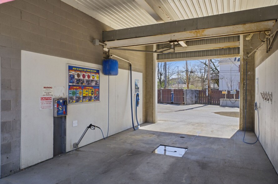 More Photos Of 15610 Lake Shore Blvd, Cleveland General Retail For Sale