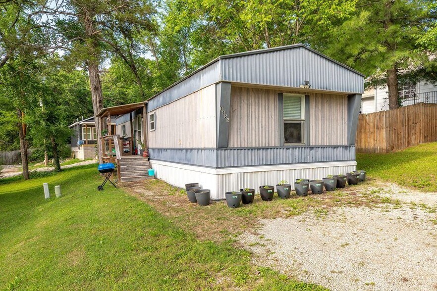 More Photos Of 153 Laclede Ln, Hollister Manufactured Housing Mobile Home Park For Sale