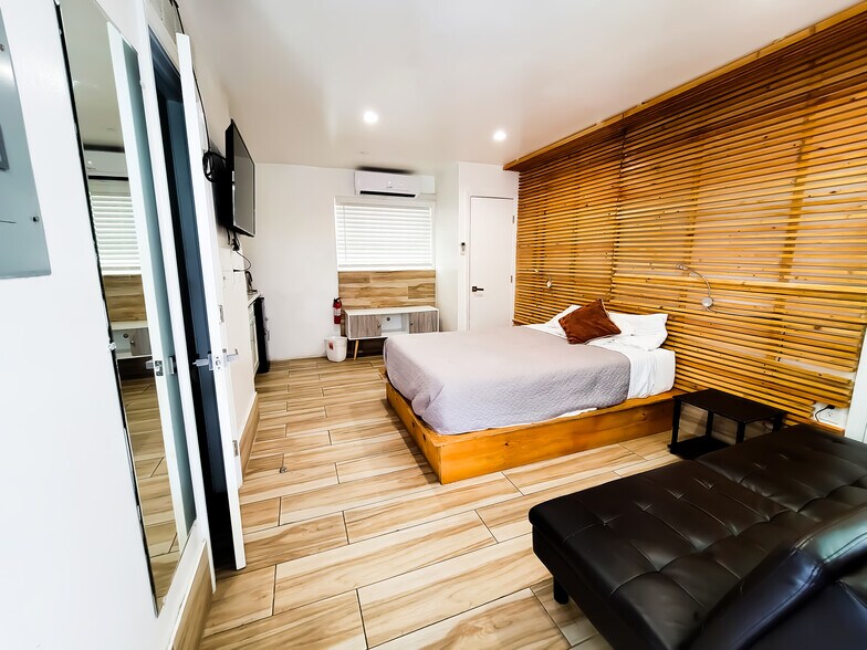 More Photos Of 1858 Dewey St, Hollywood Apartments For Sale