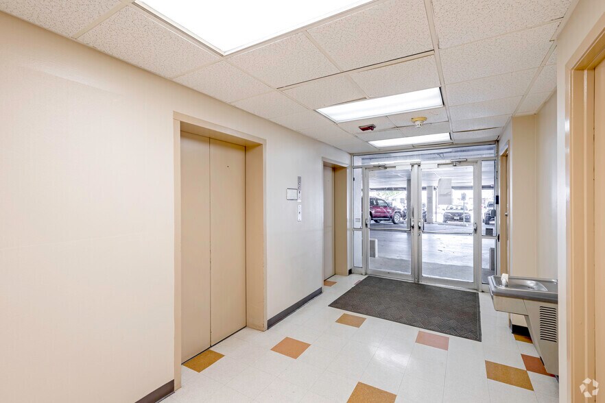 More Photos Of 700 S Zarzamora St, San Antonio Office For Sale