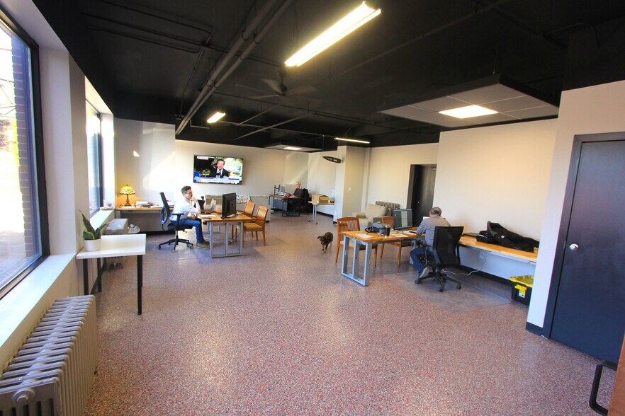 More Photos Of 1809-1817 Deckner Ave, Green Bay Office Residential For Lease