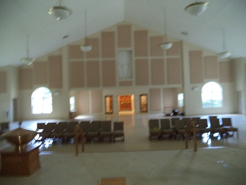 More Photos Of 187 Hampstead Rd, Derry Specialty For Sale