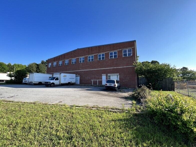 More Photos Of 5259 N Lake Dr, Morrow Warehouse For Lease