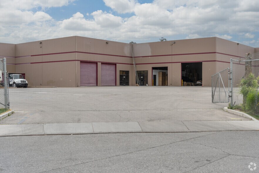 More Photos Of 3585 W Diablo Dr, Las Vegas Manufacturing For Lease