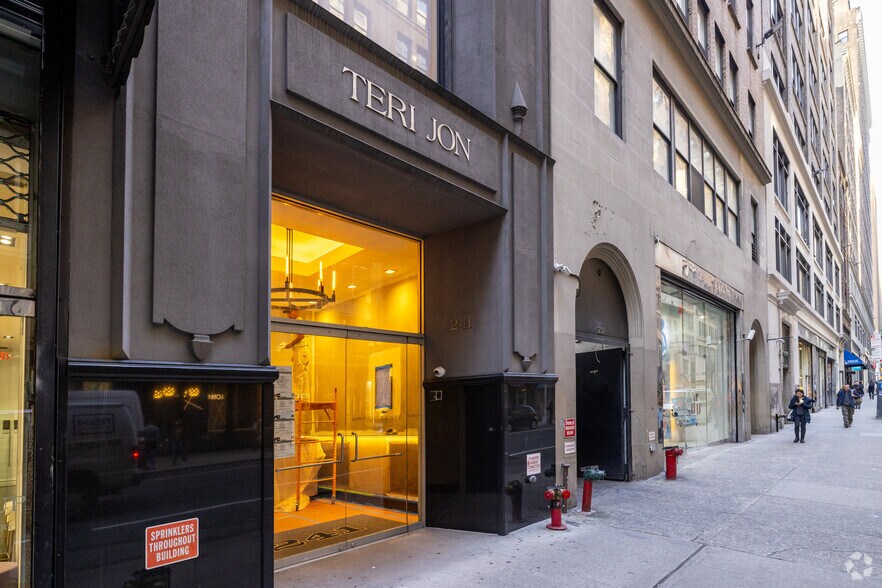 More Photos Of 241 W 37th St, New York Loft Creative Space For Lease