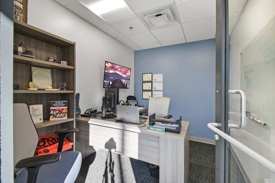 More Photos Of 10393 Fortune Pky, Jacksonville Office For Sale