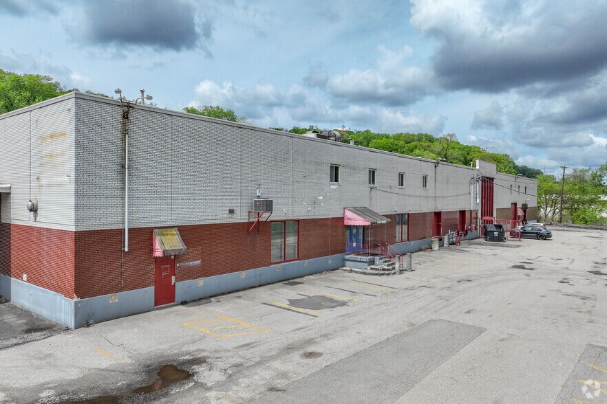 More Photos Of 1020-1060 Saw Mill Run Blvd W, Pittsburgh Warehouse For Lease