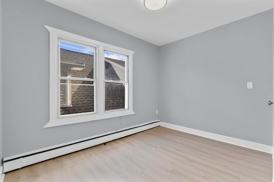 More Photos Of 746 Maple St, Bridgeport Apartments For Sale