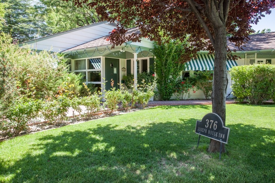 More Photos Of 376 W Yaney St, Bishop Hotel For Sale