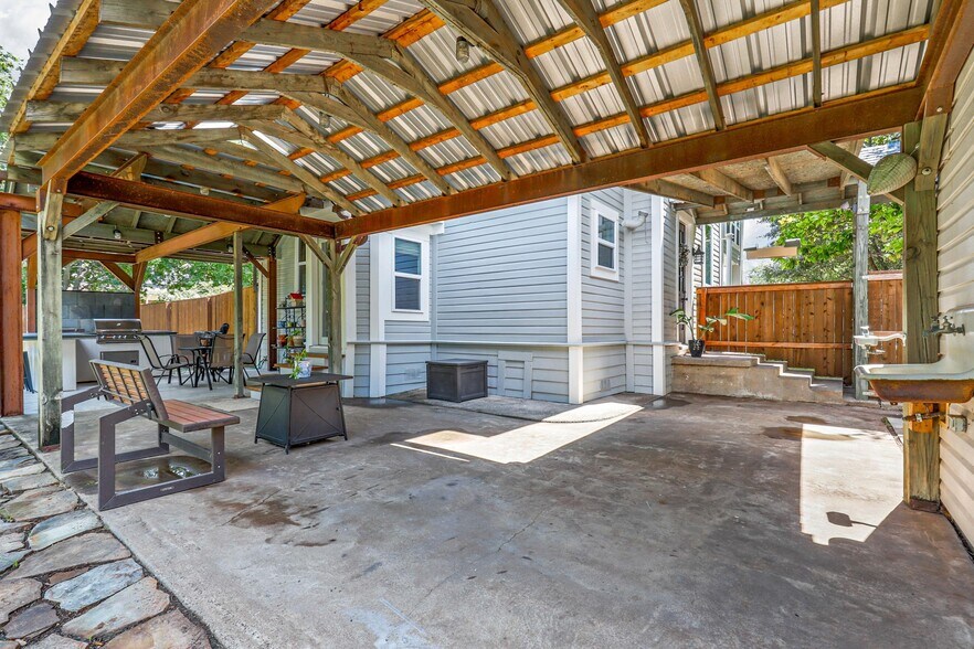 More Photos Of 115 N 1st St, Midlothian Storefront Retail Office For Sale