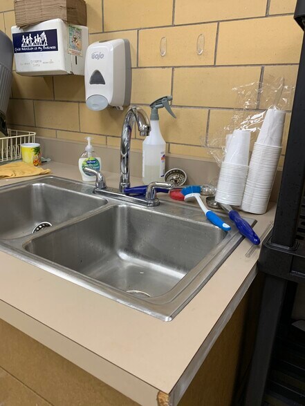 More Photos Of 814 S Oakland Ave, Green Bay Schools For Sale
