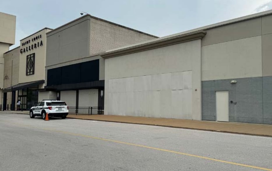 More Photos Of 1155-2461 St. Louis Galleria, Saint Louis Unknown For Lease