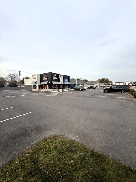 More Photos Of 31301 Harper Ave, Saint Clair Shores Restaurant For Lease